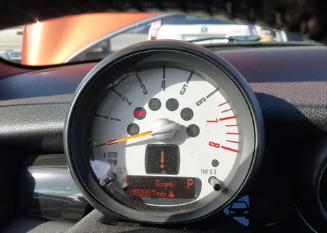 2013 Mini Hardtop Cooper z USA, uszkodzony, nr VIN WMWSU3C59DT682111